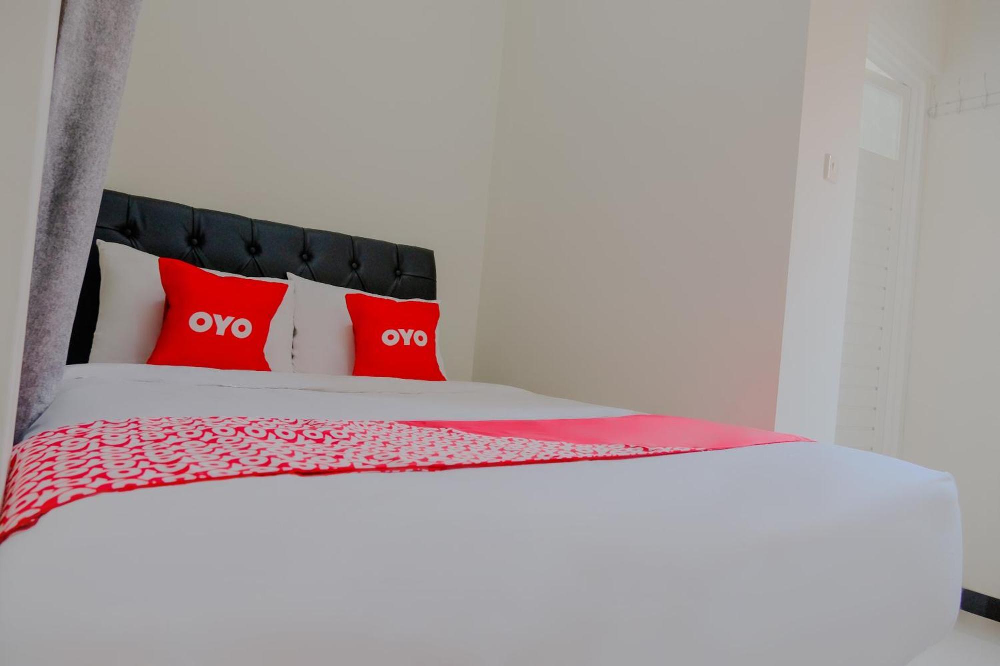 Oyo 2376 Tiara Family Residence Бату Экстерьер фото